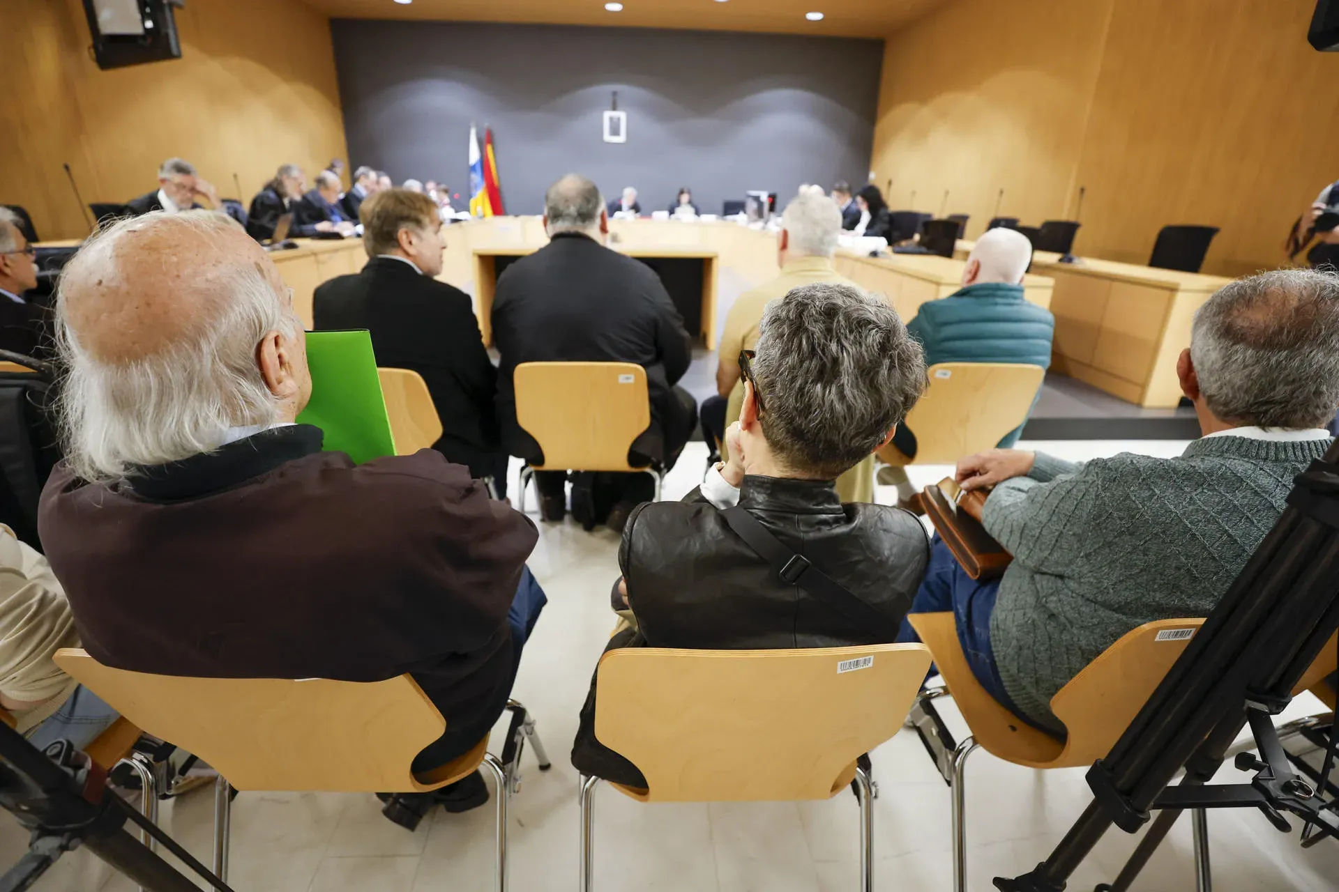 Esquema de triangulación Polonia-Canarias-Península en un fraude carrusel del IVA | Sanahuja Abogados Penalistas